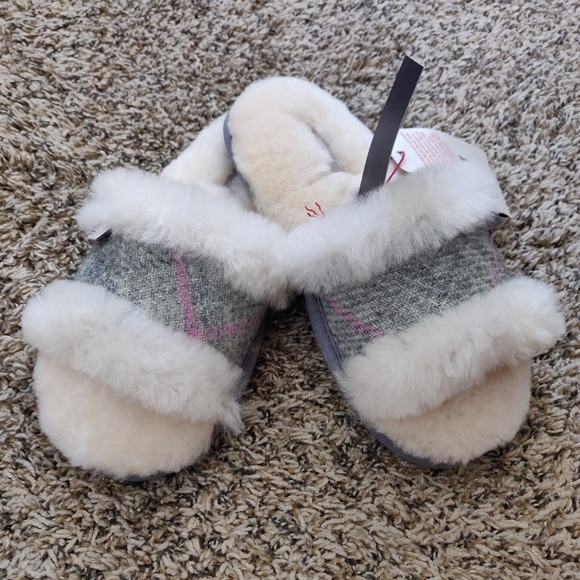 Sheepskin Slippers - Picture 2 of 4